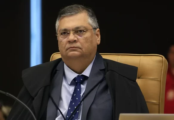 Flávio Dino autoriza novo inquérito da PF para investigar Lulinha
