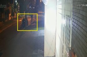 Câmeras flagram furto de motocicleta no bairro Pacaembu, em Cascavel