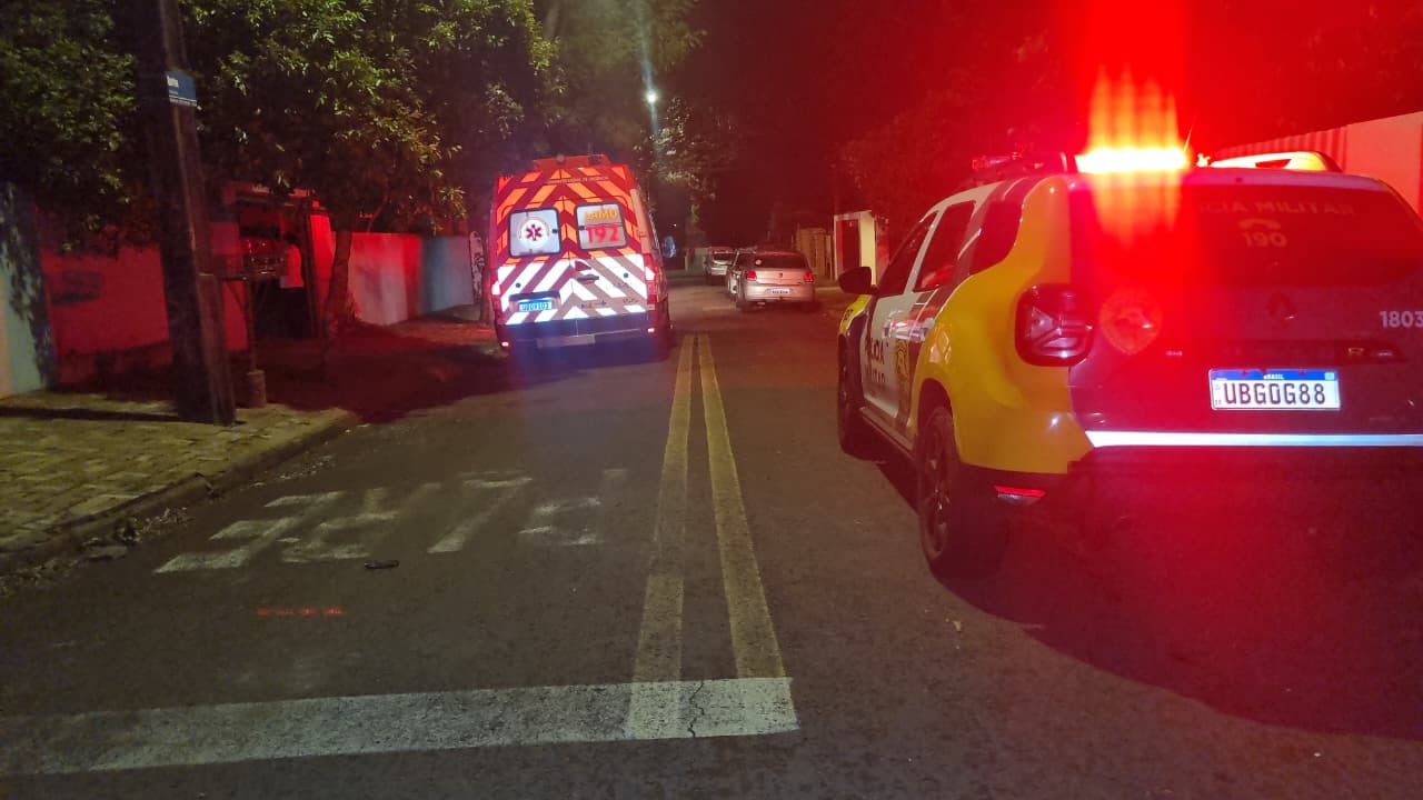 Homem é encontrado morto dentro de casa no Bairro Tropical; caso será investigado em Cascavel