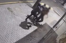 Casal é agredido durante assalto violento; imagens mostram ação dos suspeitos