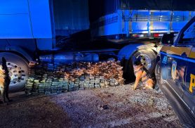 PRF encontra quase 300 quilos de cocaína escondidos em tanque de carreta na BR-277