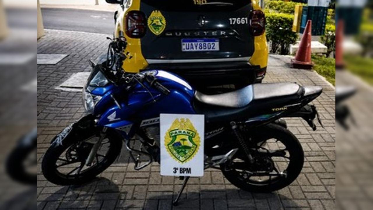 Imagem referente a Motociclista ultrapassa viatura da PM em alta velocidade e tem moto apreendida no Jardim Floresta