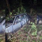 Imagem relativa a Motorista fica ferido após Monza sair da pista e bater contra árvores na PR-364