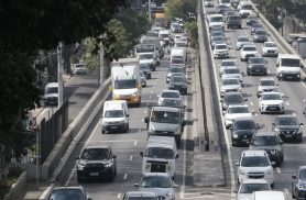 Paralisação de trens causa congestionamento nas ruas de SP