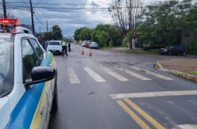 Uno e Fiesta se envolvem em colisão frontal no Pioneiros Catarinenses