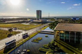 Brasil rebaixa relação com Argentina após novos insultos de Milei
