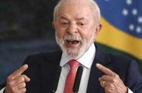 Atitude irresponsável, diz Lula após revogação de visto de embaixadora