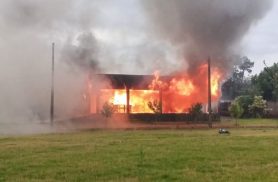 Incêndio destrói casa na área rural de Toledo e família pede ajuda para reconstrução