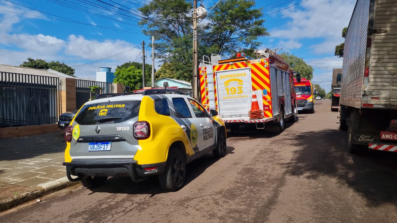 Bombeiros e PM atendem situação de risco no XIV de Novembro