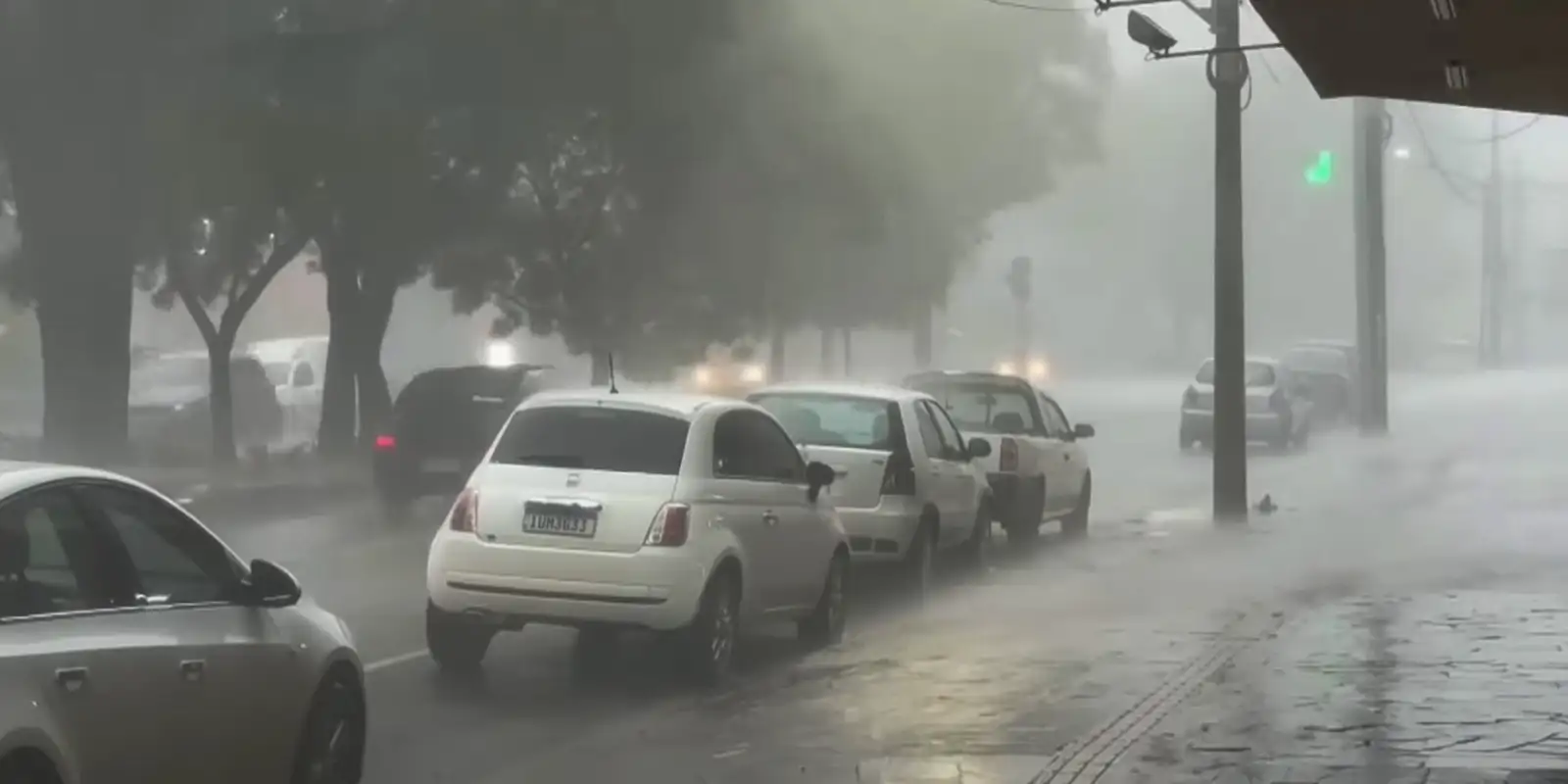 Imagem referente a Ciclone bomba pode causar temporal e ventos de 60 km/h no litoral do Sul