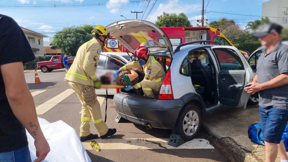Condutoras ficam feridas após colisão entre Honda City e Citroën C3 Imagem referente a Condutoras ficam feridas após colisão entre Honda City e Citroën C3