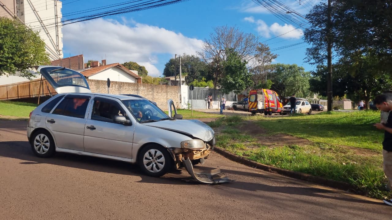 Colisão entre dois carros mobiliza Siate no Parque São Paulo, em Cascavel