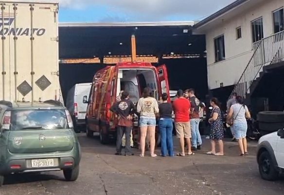 Homem sofre queda de três metros em oficia no Cascavel Velho e é socorrido pelo Siate