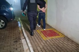 Rapaz de 26 anos com mandado por tráfico de drogas é preso no Santa Felicidade