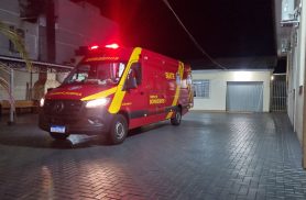 Mulher sofre queda dentro de igreja, fica ferida e Siate é acionado