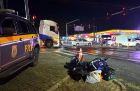Jovem de 18 anos fica gravemente ferida após colisão entre scooter elétrica e Fiorino na BR-376