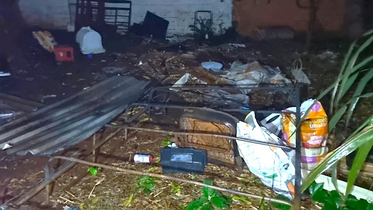 Incêndio em lote baldio é controlado antes de atingir casas e rede elétrica