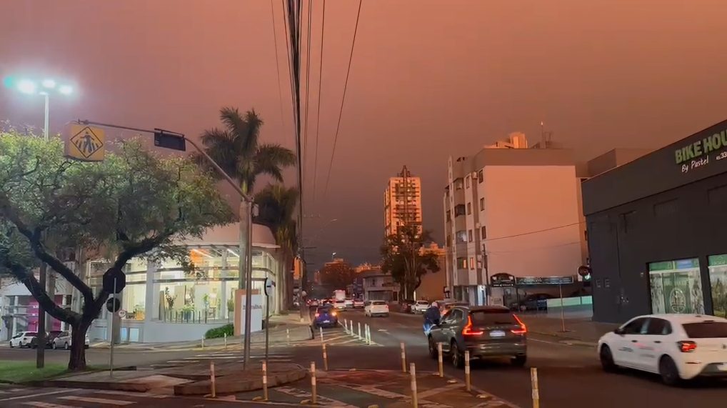 Temporal chega a Cascavel com chuva forte e ventos de até 65 km/h