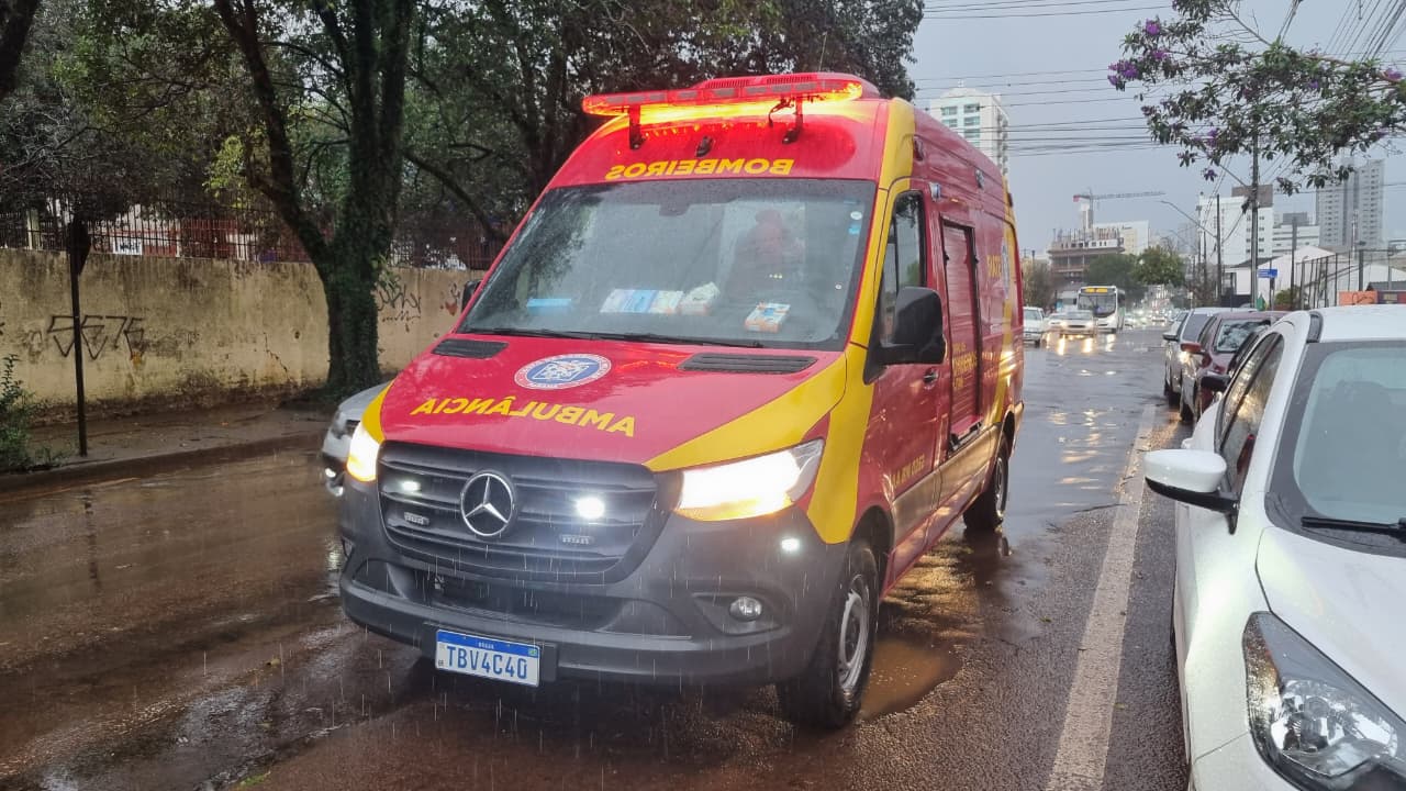 Mulher é atropelada no Centro de Cascavel