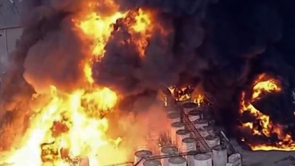 Incêndio em fábrica em Itaquaquecetuba é extinto após 33 horas Imagem referente a Incêndio em fábrica em Itaquaquecetuba é extinto após 33 horas