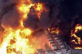 Incêndio em fábrica em Itaquaquecetuba é extinto após 33 horas Incêndio em fábrica em Itaquaquecetuba é extinto após 33 horas