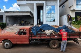 Ford F-4000 é furtado durante a madrugada no bairro Floresta, em Cascavel