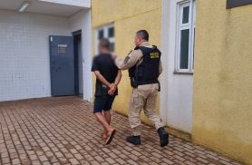 Com mandado de prisão em aberto, homem é detido pela Polícia Militar