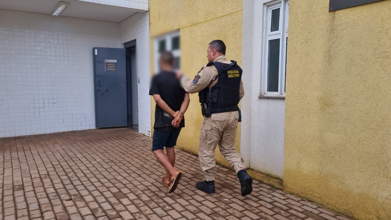 Com mandado de prisão em aberto, homem é detido pela Polícia Militar