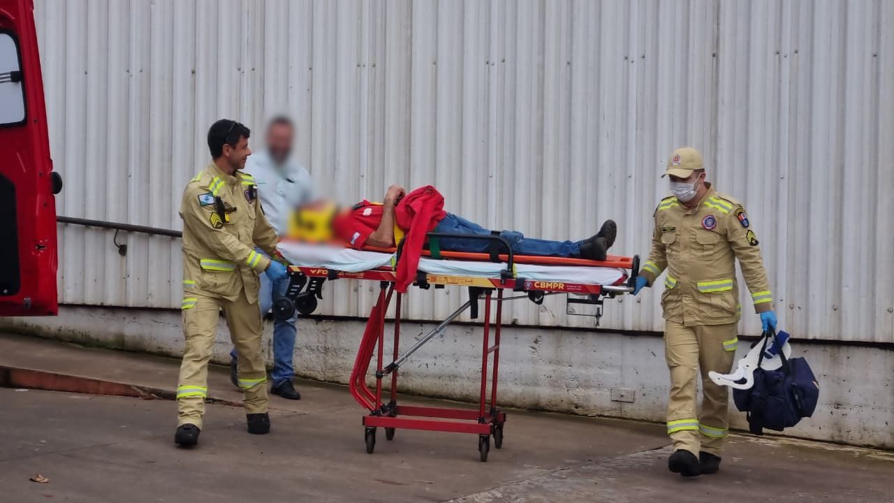 Trabalhador fica ferido ao ser atingido por objeto em depósito de supermercado no Santa Cruz
