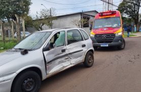 Mulher é socorrida após acidente entre Corsa e van no Bairro Country