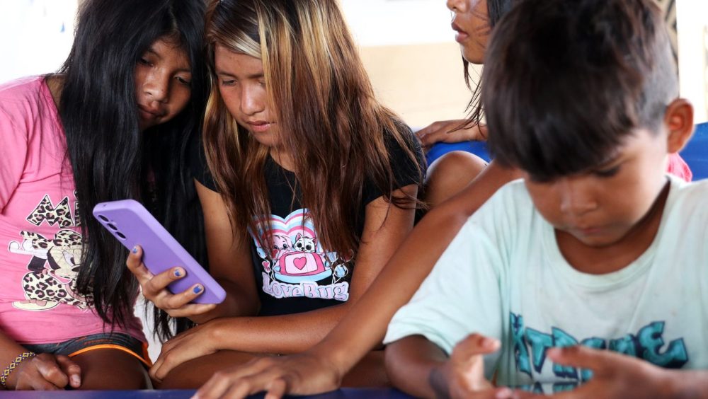Lei que aumenta punição a crimes digitais contra crianças é sancionada Imagem referente a Lei que aumenta punição a crimes digitais contra crianças é sancionada