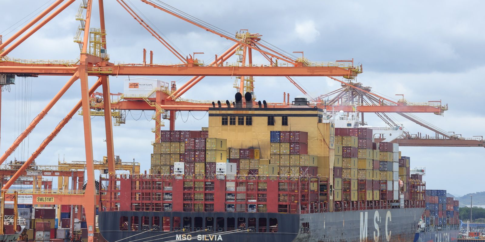 Imagem referente a Balança comercial de julho tem superávit de US$ 7 bilhões