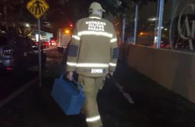 Bombeiros abrem porta emperrada de salão de beleza no Centro de Cascavel