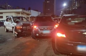 Acidente entre três veículos é registrado na região central de Cascavel