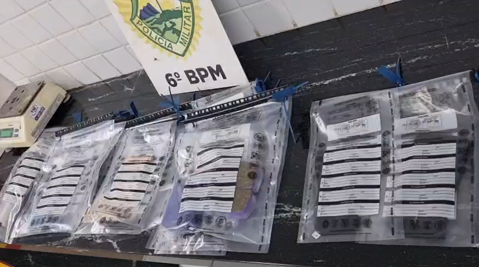 PM detalha apreensão de drogas que terminou com adulto preso e adolescente apreendido em Cascavel