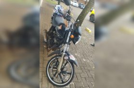 PM apreende motocicleta irregular e remove veículo ao pátio do Detran em Cascavel