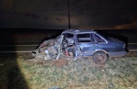Lateral de Santana fica destruída após colisão com caminhão na PR-495