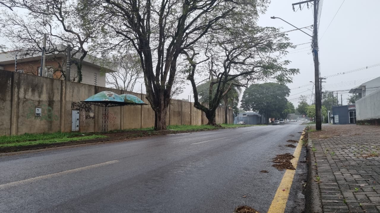 Atenção: Óleo na pista! Quem passar pela Rua Salgado Filho deve redobrar a atenção