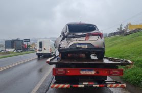 Caminhão e HB20 se envolvem em acidente na BR-277, em Cascavel