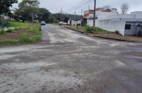 Atenção: cruzamento com óleo na pista exige cuidado de motoristas em Cascavel
