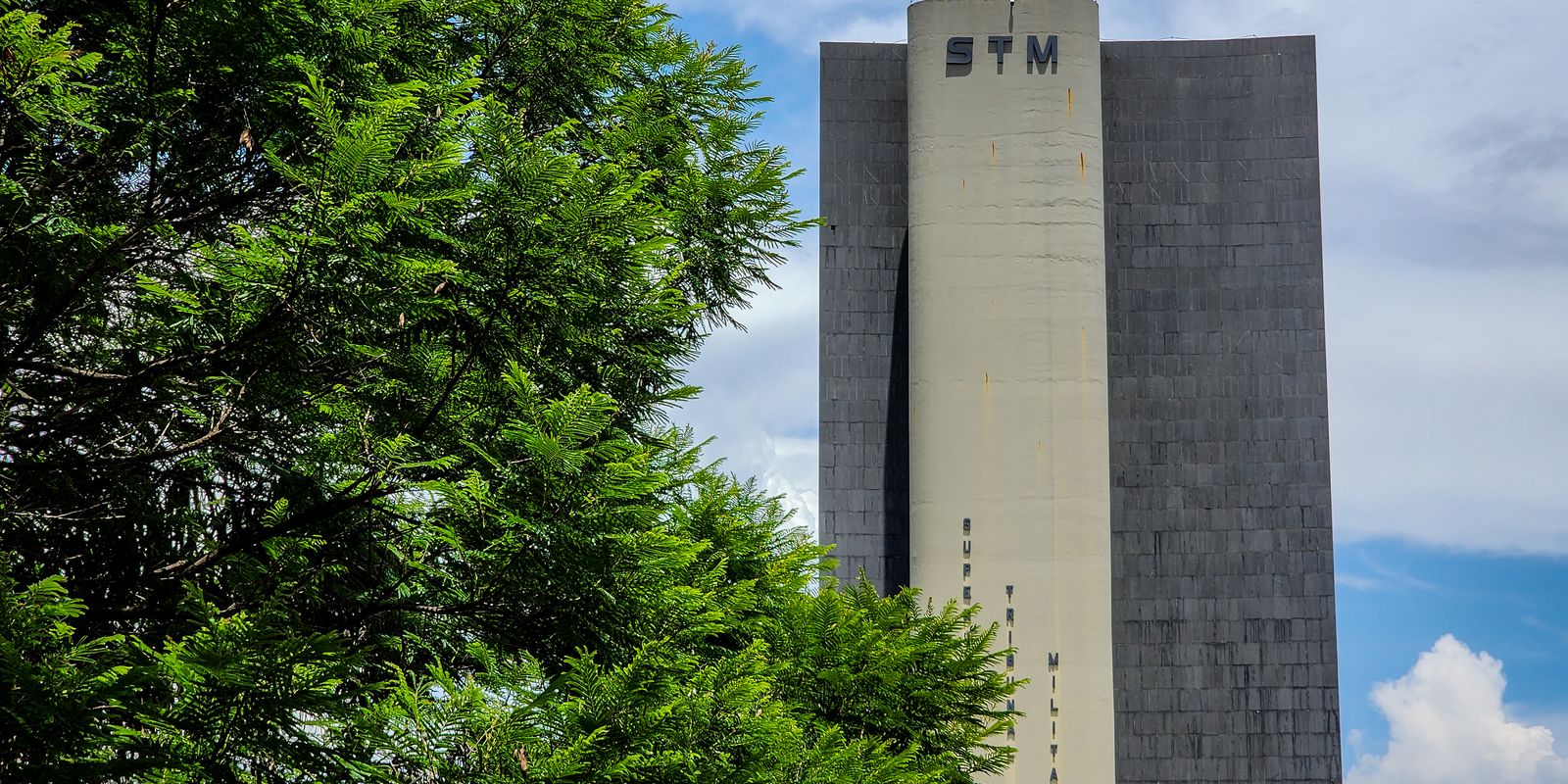 Imagem referente a STM determina perda de patente de militar acusado de transmitir HIV