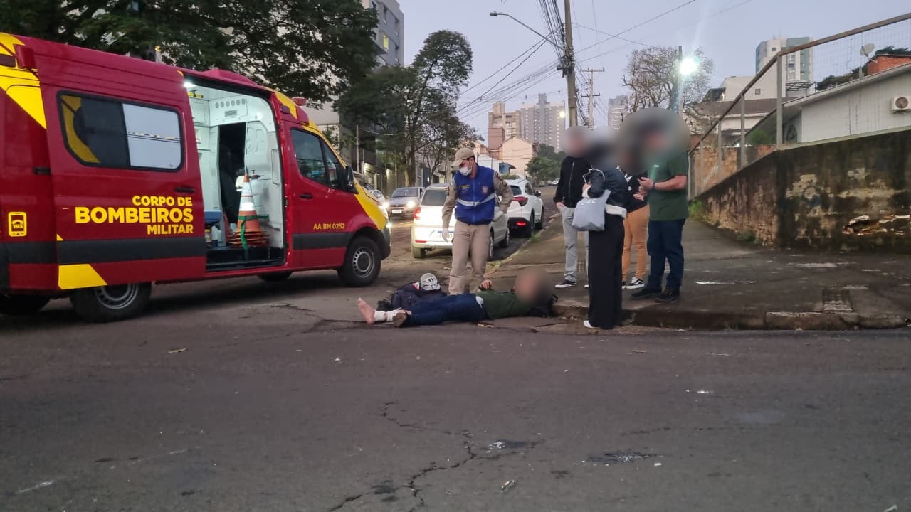 Motociclista fica ferido após acidente na Rua Natal, no Bairro Cancelli