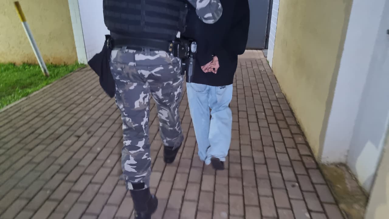 Jovem é preso com quase 600g de cocaína e usava Corsa para fazer delivery de drogas
