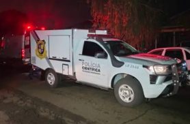 Mulher corre ferida após ser esfaqueada, mas morre após mais de 40 minutos de reanimação