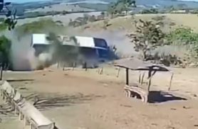 BRUTAL: vídeo registra impacto que matou seis entre carreta e ônibus