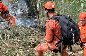 Quatro pessoas morrem em queda de helicóptero no Rio de Janeiro