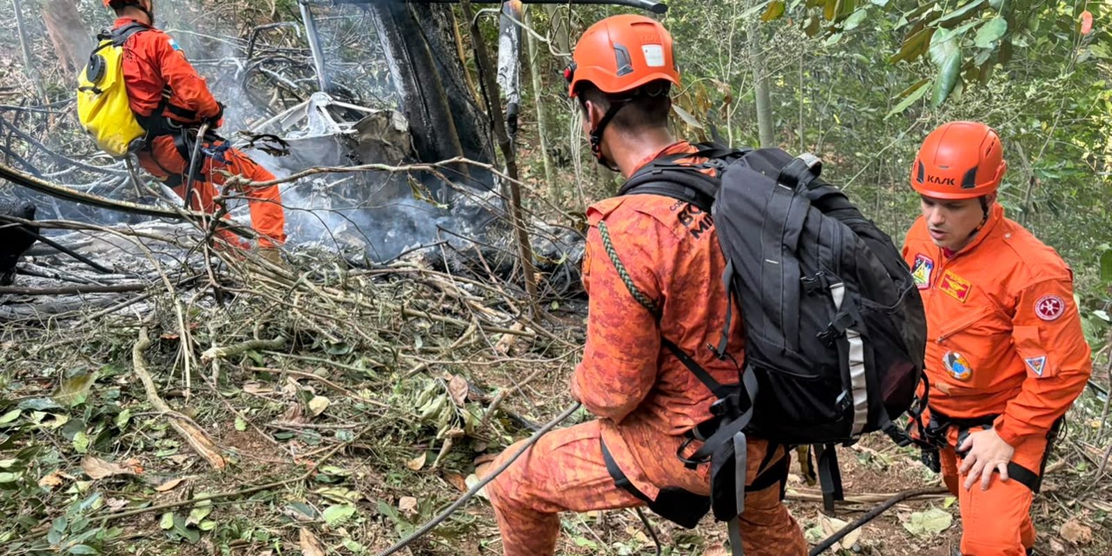Imagem referente a Quatro pessoas morrem em queda de helicóptero no Rio de Janeiro