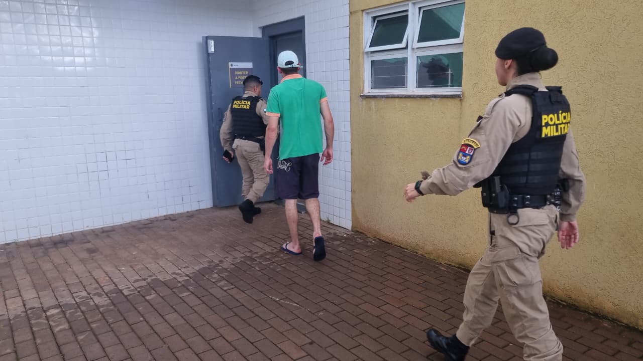 Homem é preso após denúncia de violência doméstica no Aclimação