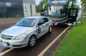 Ônibus e Vectra se envolvem em acidente durante conversão na Avenida Tancredo Neves