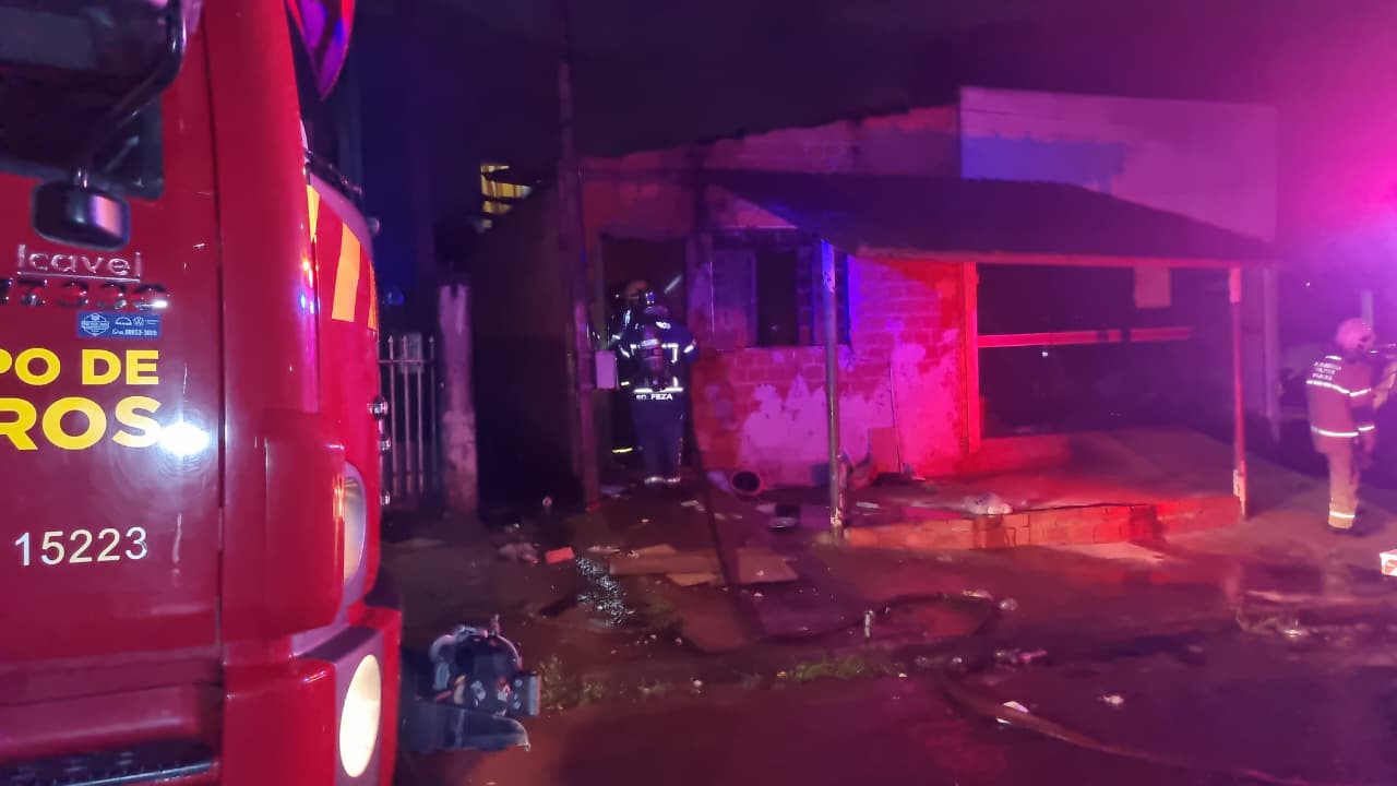 Incêndio de grandes proporções deixa rastro de destruição em residência no Melissa